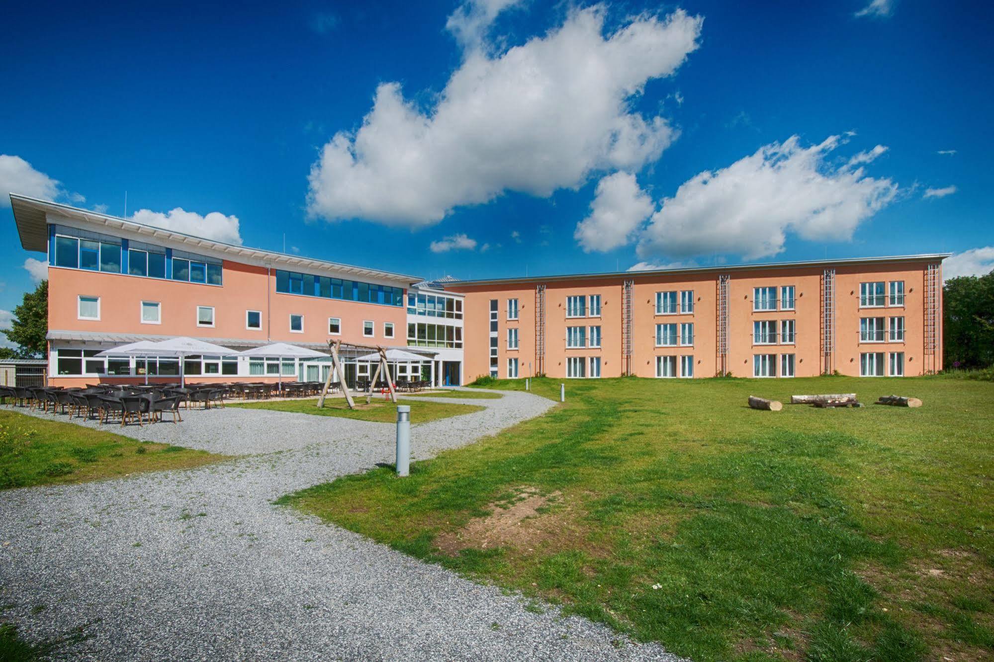 Jufa Hotel Im Brueckenkopfpark - Juelich Jülich Exterior foto